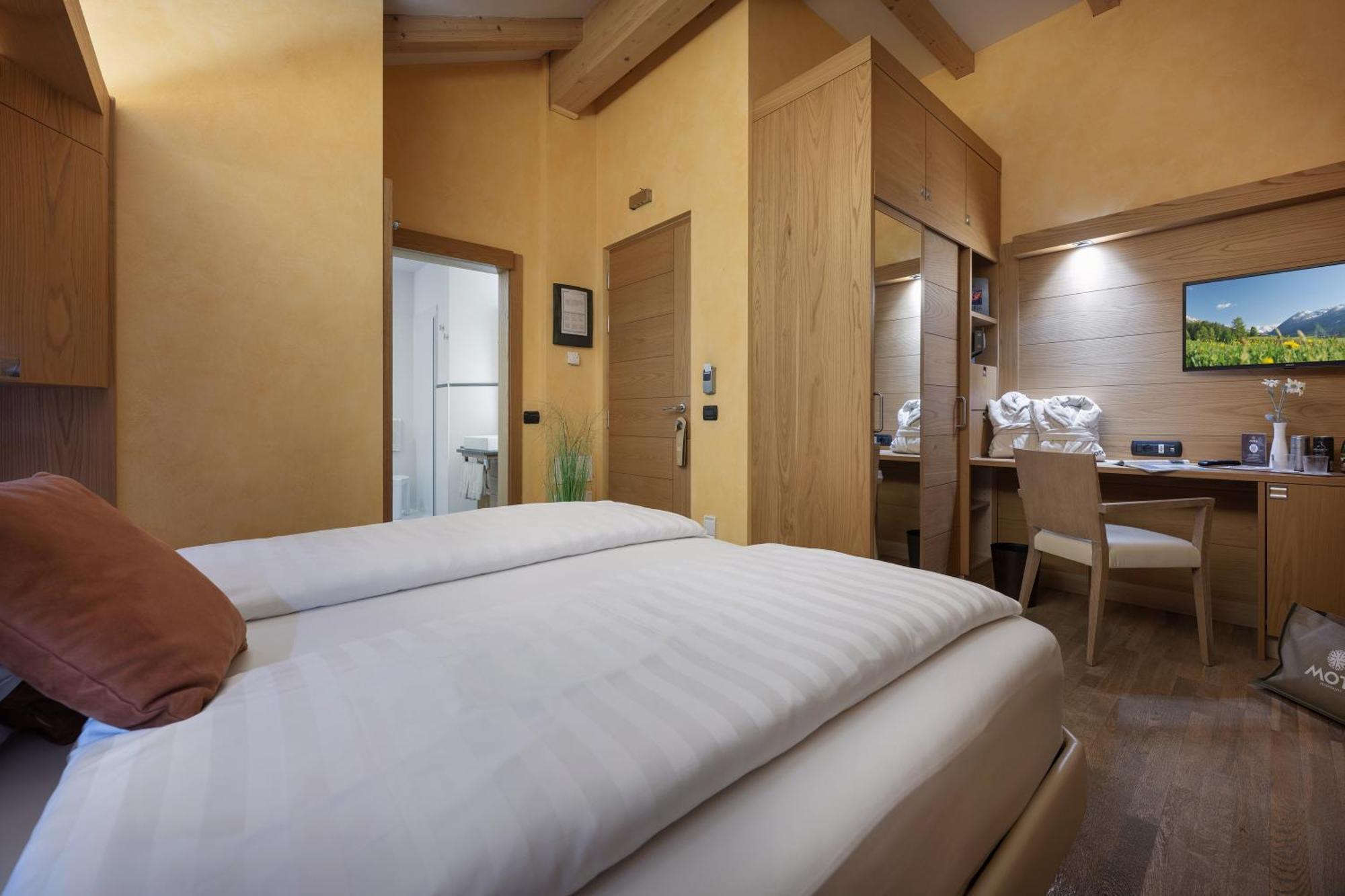 Double Room Mountain View