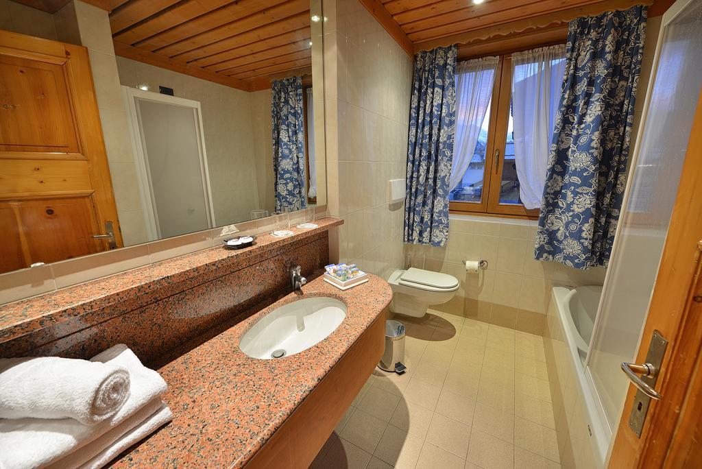Familiensuite mit Balkon